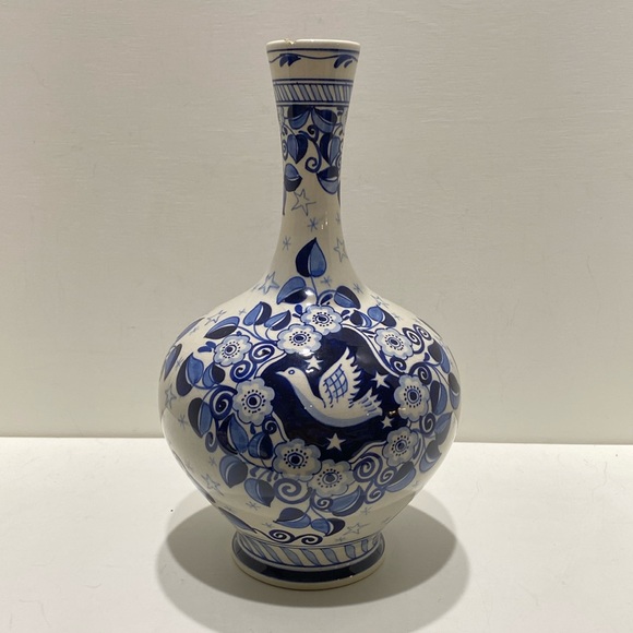 ROYAL GOEDEWAAGEN (Gouda Pottery) Blue Hand Painted Fluted Vase - Picture 1 of 6